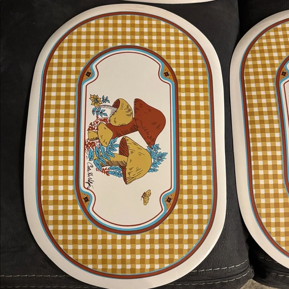 Great Condition Vintage Cala Di Volpe Vinyl Oval Foam Placemats Mushroom Set /6